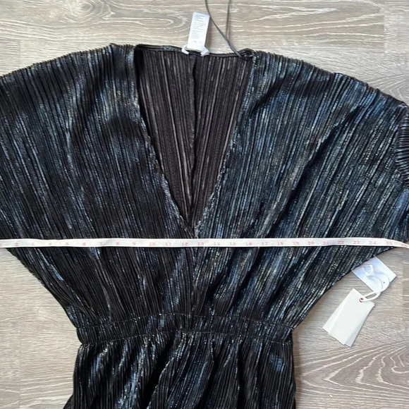 NEW Good American Plissé Deep V-Neck Dolman Sleeve Top - Picture 9 of 10